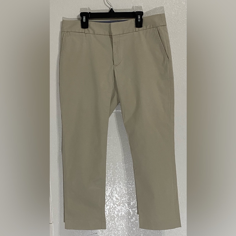 Tommy Bahama Women’s Kakhi Pants size 6 Stretch welt pocket pre-loved